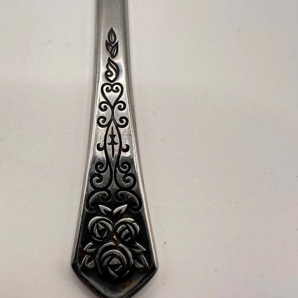 Oxford Hall Stainless Japan Rose Queen's Tapestry Serrated Dinner Knife Vintage